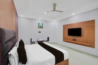 Hotel O Sector 18 Metro station