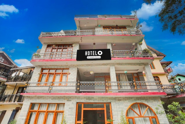 Hotel O Model Town Mall Road