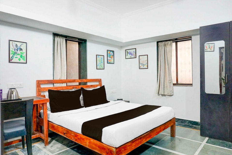 Hotel O Pune Girme Park Bus Station, Baner Pune, Pune