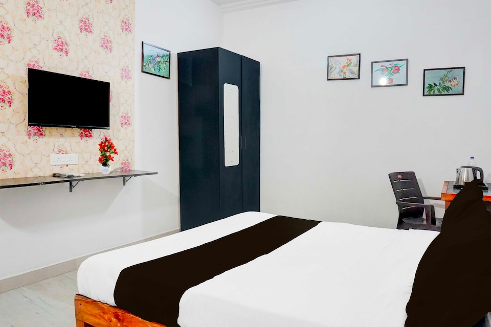 Hotel O Pune Girme Park Bus Station, Baner Pune, Pune