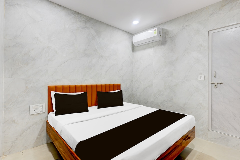 Hotel O Lotus, Surat Railway Station, Surat