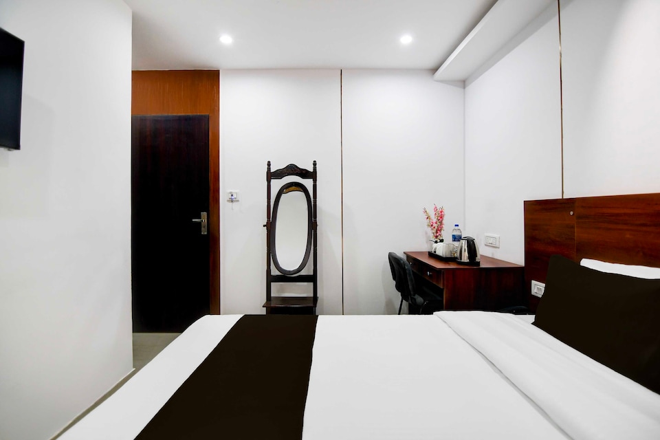 Hotel O Chinar Park Near Airport, VIP Road Kolkata, Kolkata