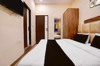 Hotel O Sindhi Camp Bus Stand