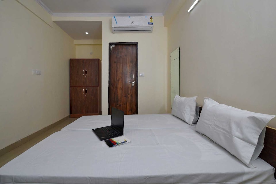 Collection O Cybercity Metro Station Gurugram, Old Gurgaon, Gurgaon