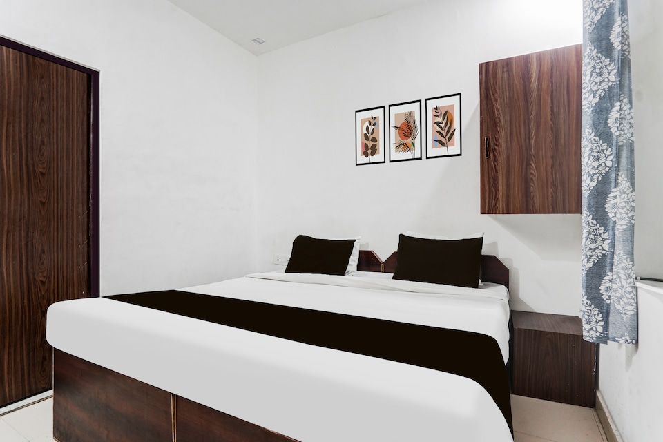 Hotel O Taj Villa & Rooftop Restaurant, Shilpgram, Agra