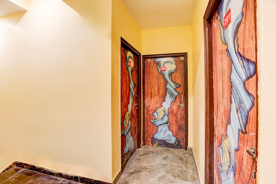 Hotel Aditya Residency Sector 34 Noida Metro Station.Nearby Adharsh Pariksha Kendra., Noida City, Noida