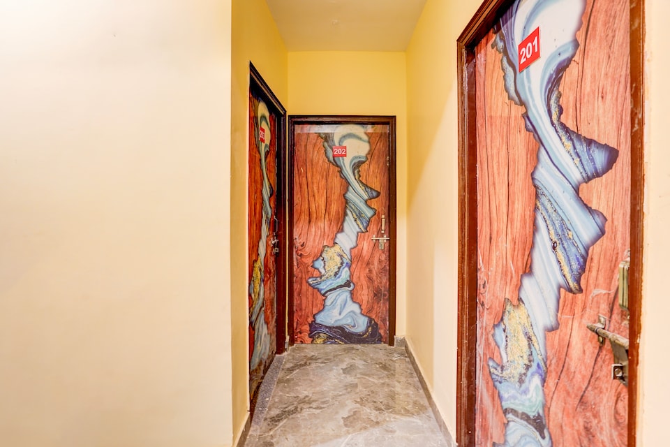 Hotel Aditya Residency Sector 34 Noida Metro Station.Nearby Adharsh Pariksha Kendra., Noida City, Noida