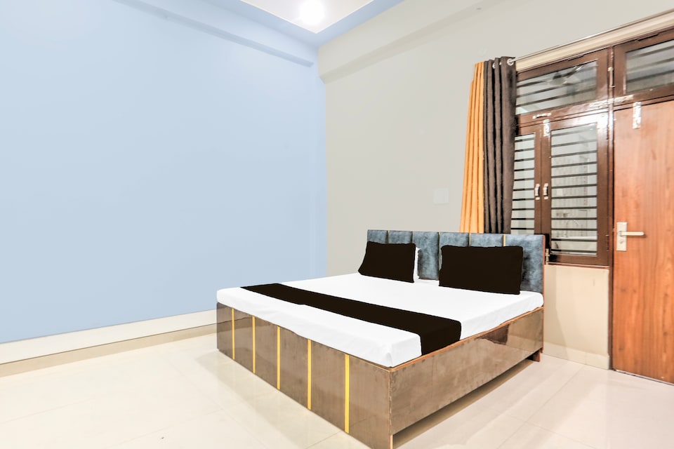 SPOT ON The Bay Club Hotel And Restaurant , Etawah, Etawah