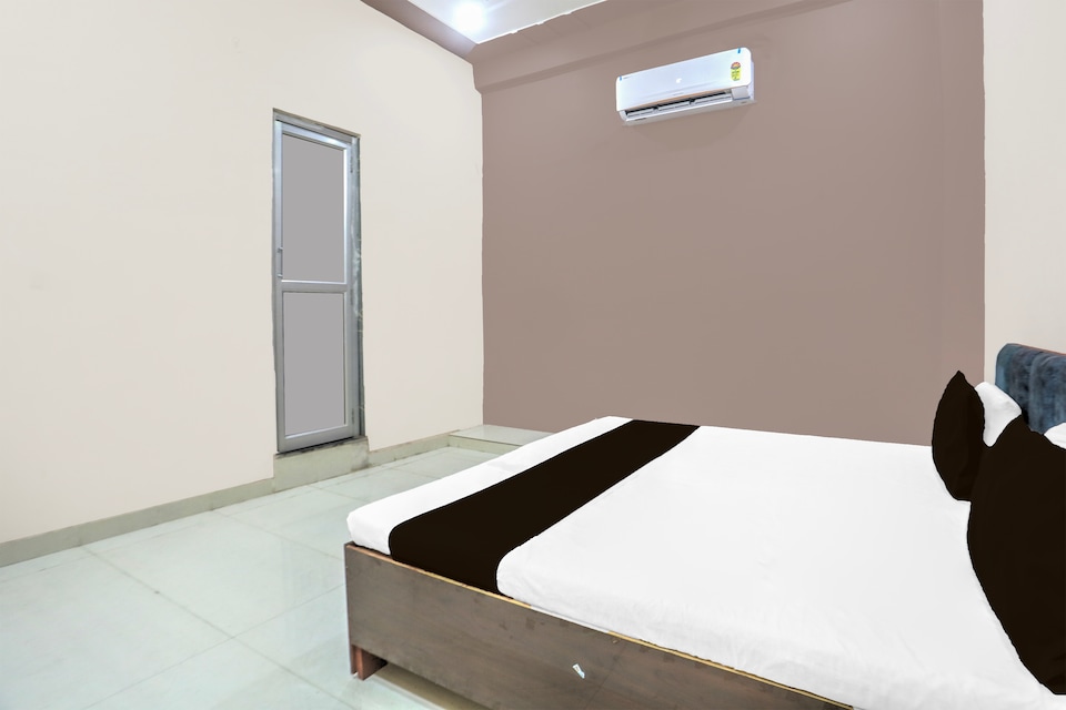 SPOT ON The Bay Club Hotel And Restaurant , Etawah, Etawah