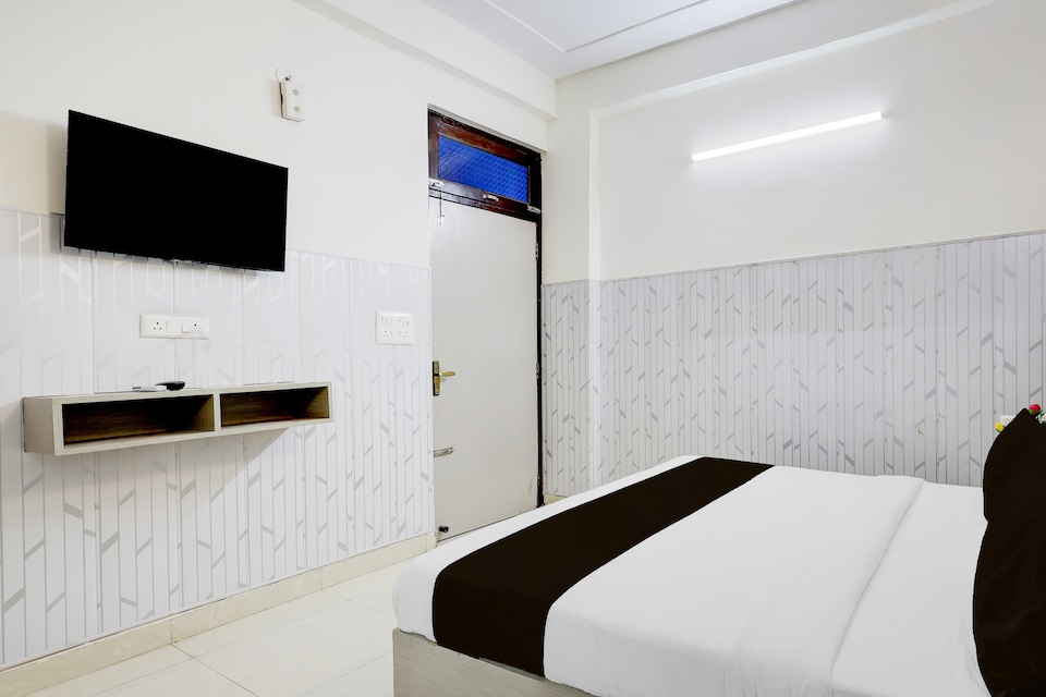 Hotel O Noida Electronic City Metro Station, Noida Industrial Area Mamura, Noida
