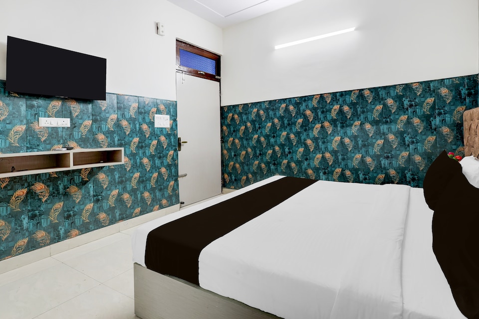 Hotel O Noida Electronic City Metro Station, Noida Industrial Area Mamura, Noida