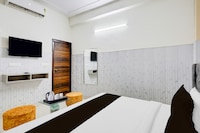 Hotel O Noida Electronic City Metro Station