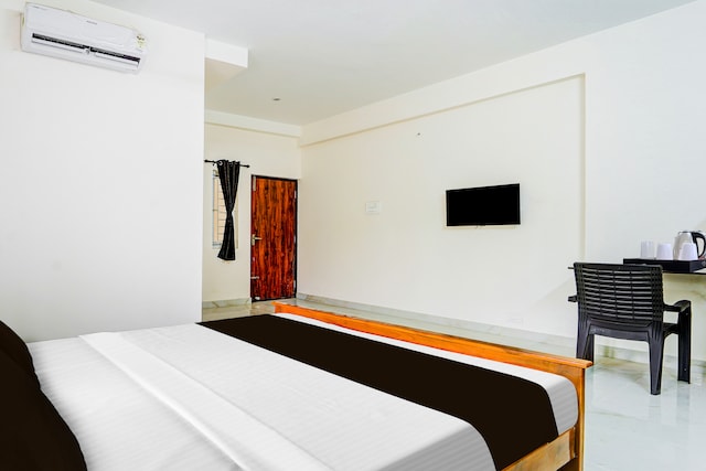 Collection O RS Puram North Railway Station Formerly RG Residency