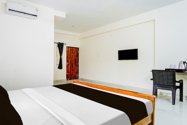 Super Collection O RS Puram North Railway Station Formerly RG Residency