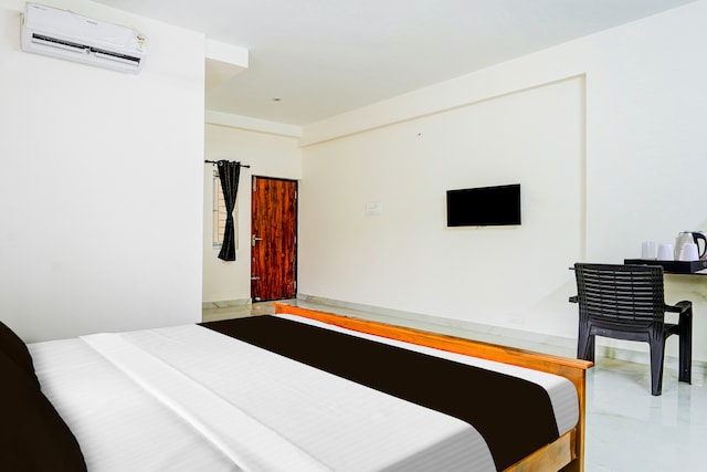 Collection O RS Puram North Railway Station Formerly RG Residency