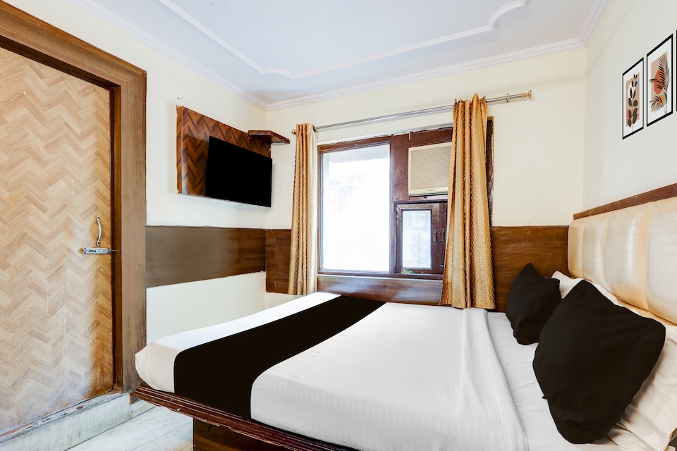 Hotel O Shree Lodge Near New Delhi Railway Station, Paharganj, Paharganj Delhi, Delhi