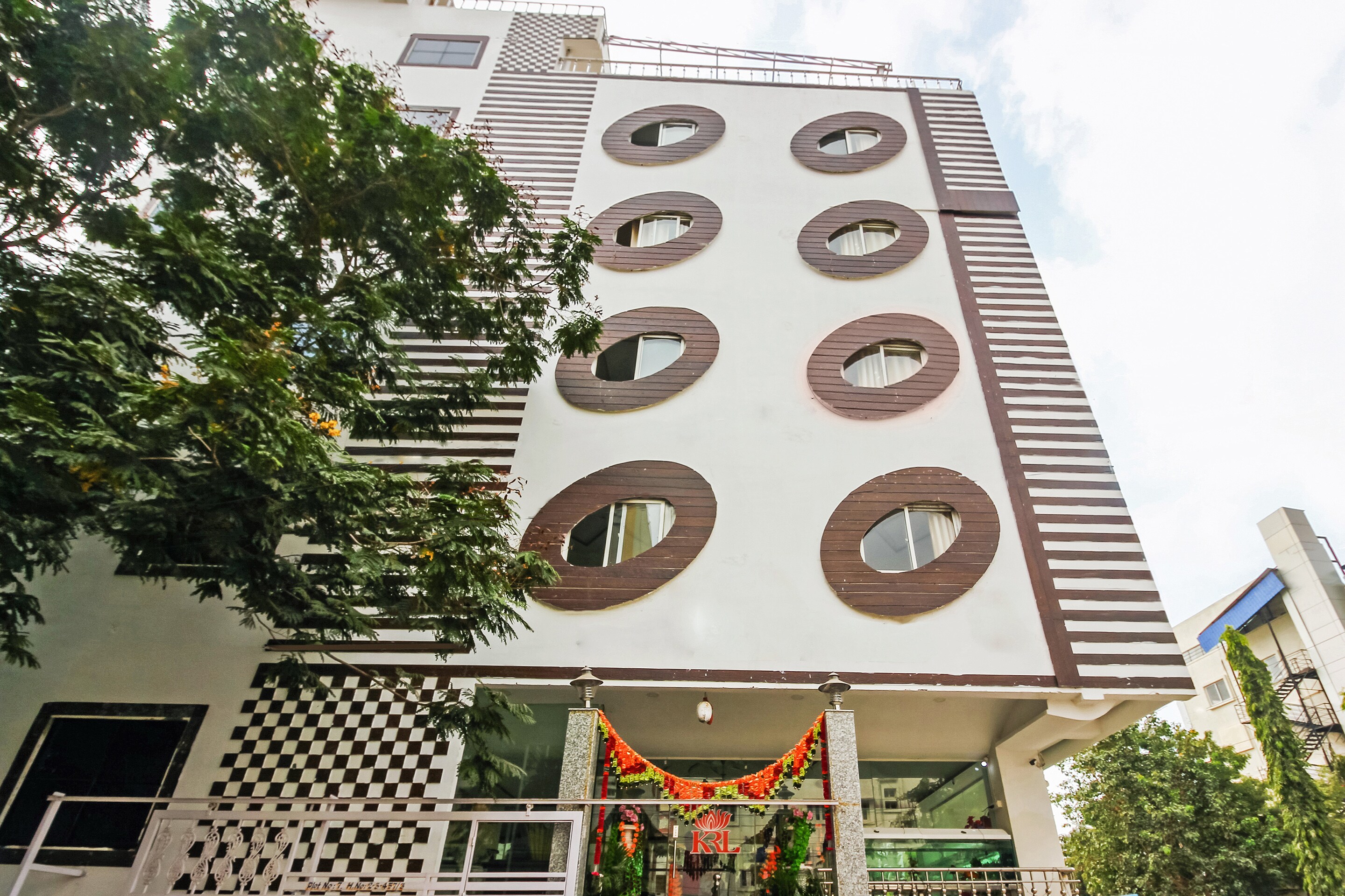 OYO 13062 Kamala Residency-Inn