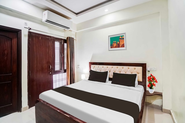 Collection O Lucknow Vrindavan Yojna Bus Stand