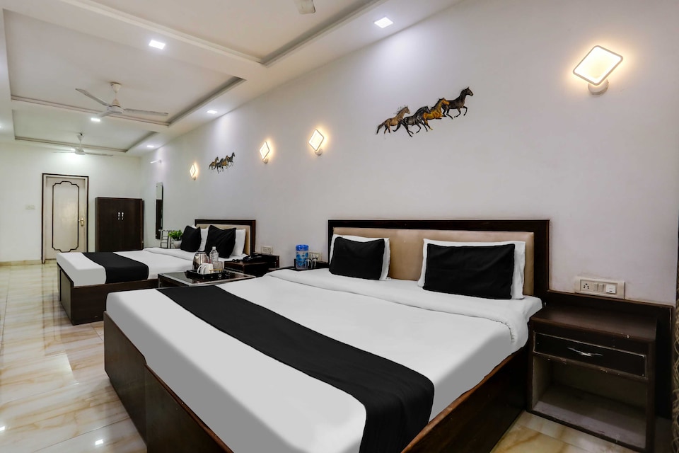 Collection O Tajganj Near Taj Mahal West Gate, Fatehabad Road, Agra