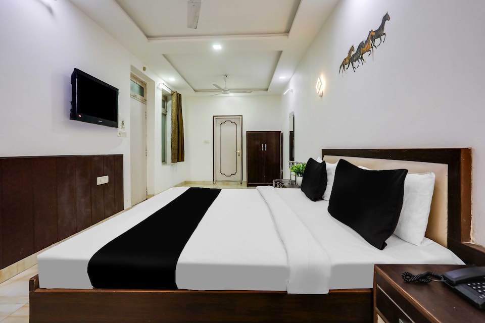 Collection O Tajganj Near Taj Mahal West Gate, Fatehabad Road, Agra
