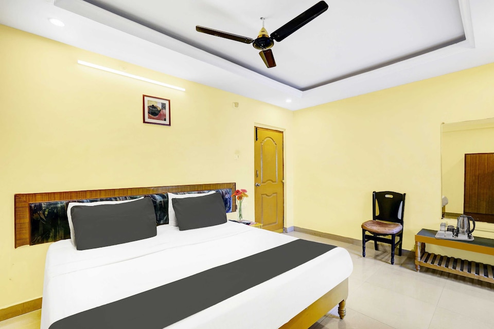 Collection O Padmavathi Puram Near Railway Station, Tiruchanur Road Tirupati, Tirupati