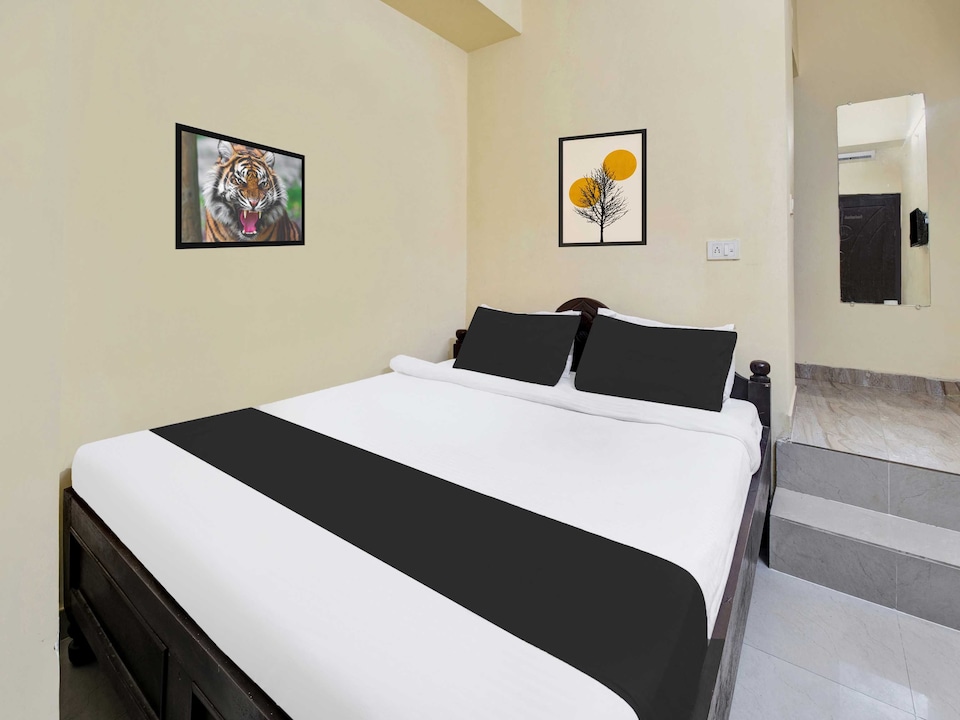 Collection O Maligaon Adabari, Platan Bazar Guwahati, Guwahati