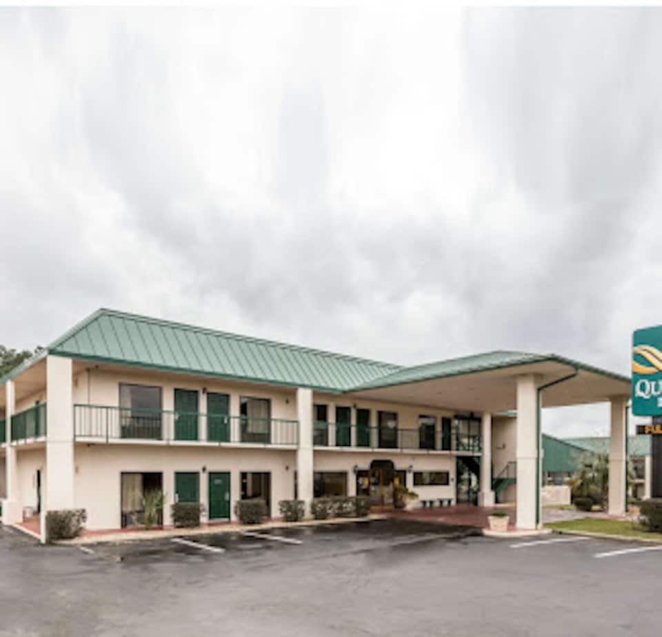 OYO 1002149 Quality Inn, C31788, Remote City USA