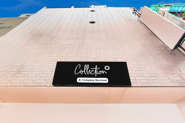 Collection O Paharganj Chuna Mandi near Railway Station