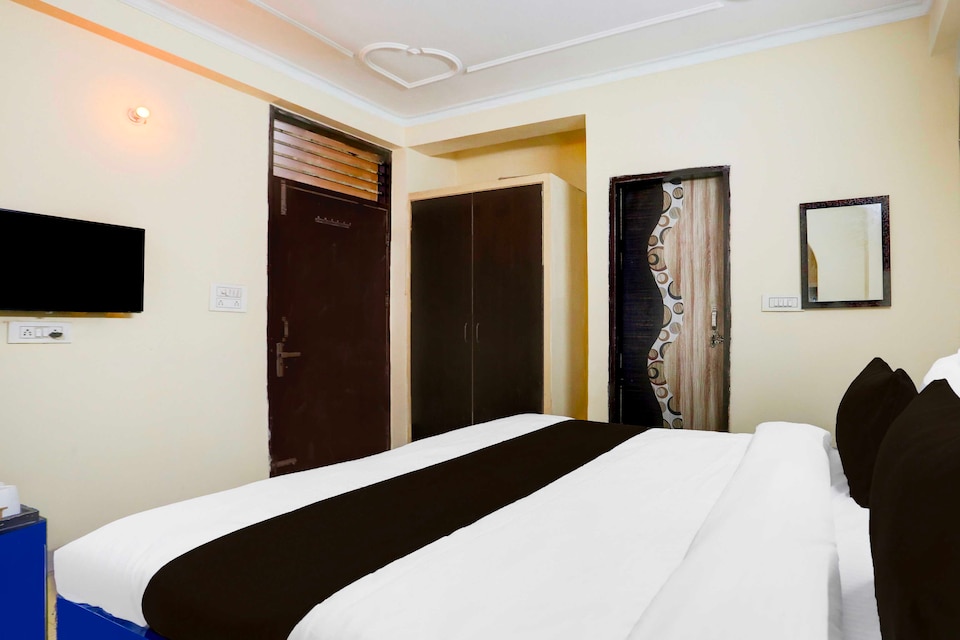 [Day Stay - 8 AM to 8 PM] Collection O Sheetla Colony, Golf Course Road, Gurgaon