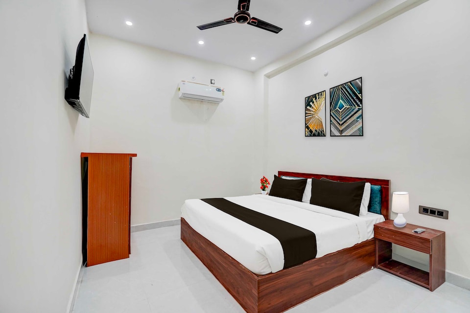 Collection O Shree Ji Puram Near Prem Mandir, Iskcon Vrindavan, Vrindavan