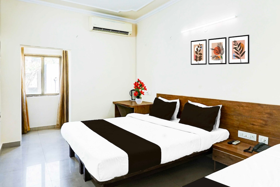 Collection O Meera Marg Near Bani Park, Sindhi Camp, Jaipur