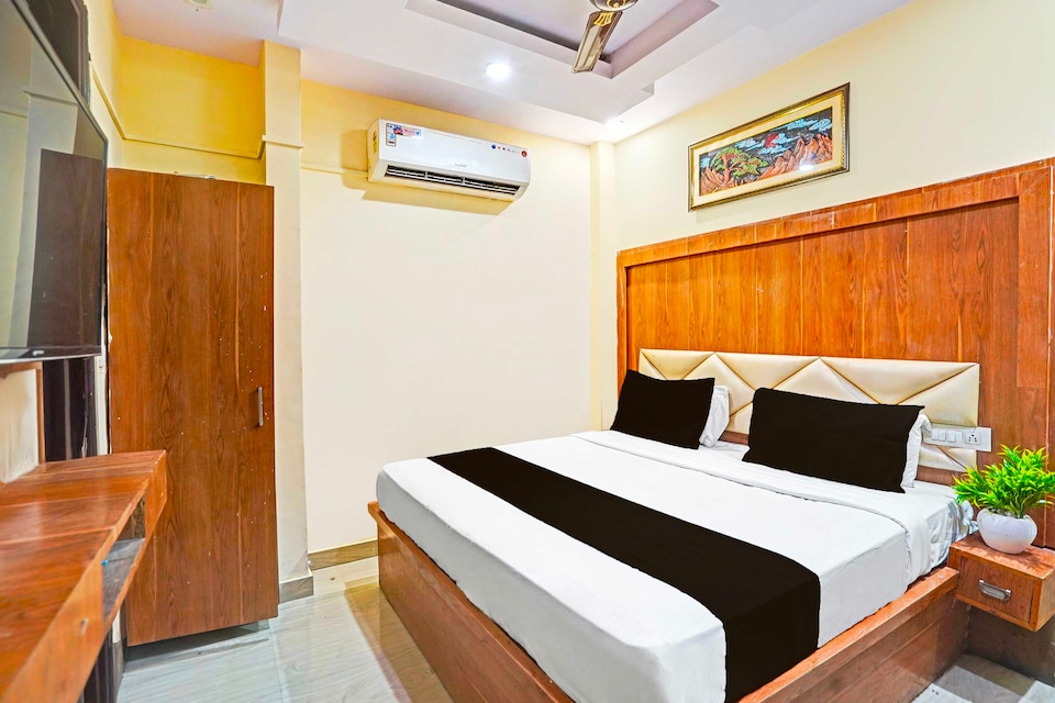 Collection O Charbagh , Hazratganj Lucknow, Lucknow