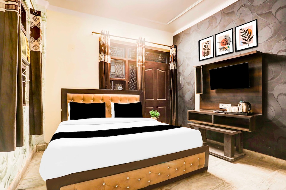 Collection O Uttam Nagar Near Akash Hospital, Dwarka Delhi, Delhi