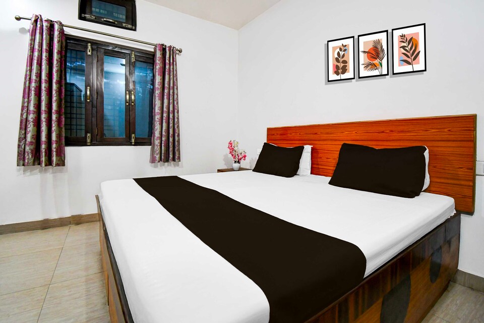 Collection O Classic Gorakhpur , Golghar, Gorakhpur