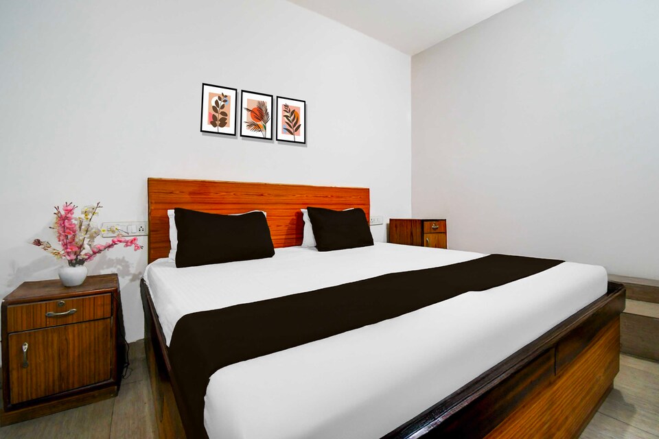 Collection O Classic Gorakhpur , Golghar, Gorakhpur