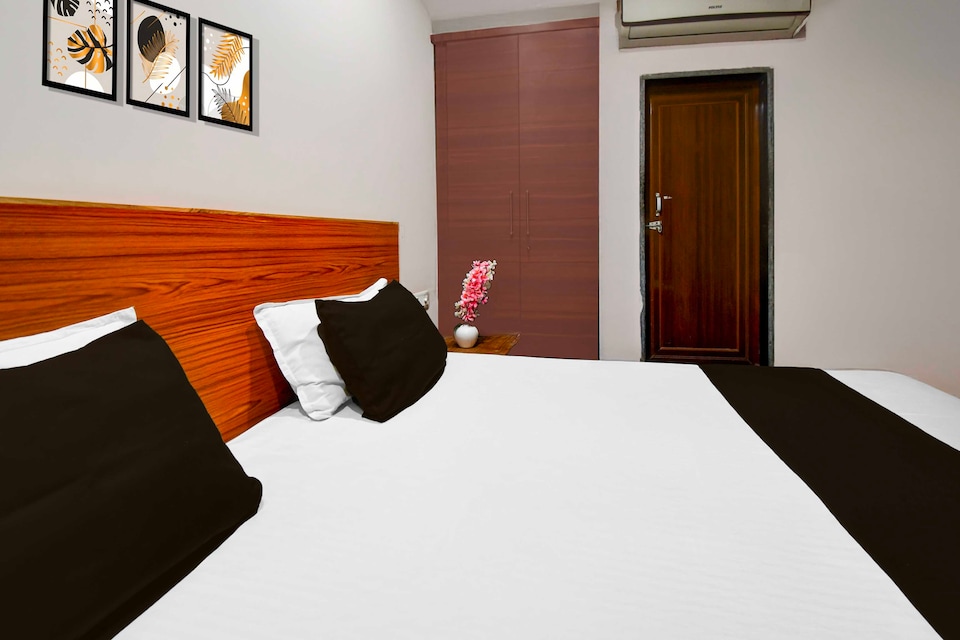 Collection O Classic Gorakhpur , Golghar, Gorakhpur