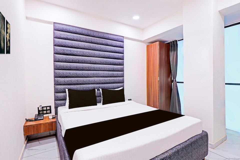 Collection O Althan, Airport Surat, Surat