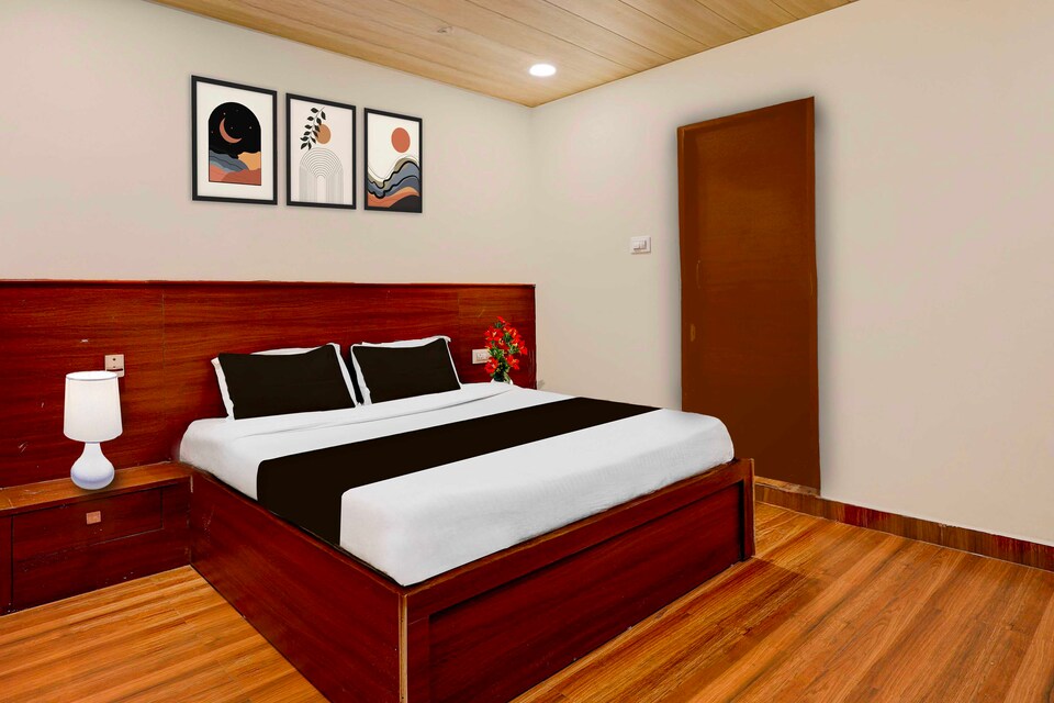 [Day Stay - 12 Hrs Slot : 8 AM to 8 PM] Collection O Vijayawada Koneru Centre Bus Station, Machilipatnam, Vijayawada