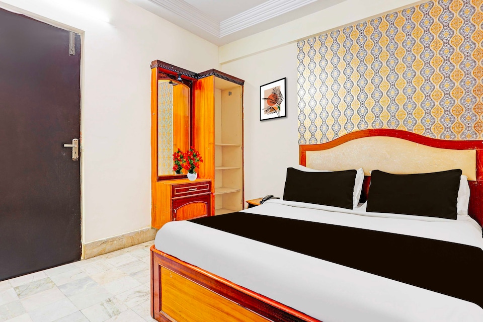 Collection O Besant Road, Governorpet Vijayawada, Vijayawada