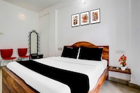 Collection O North Candolim Beach