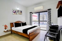 Collection O North Candolim Beach