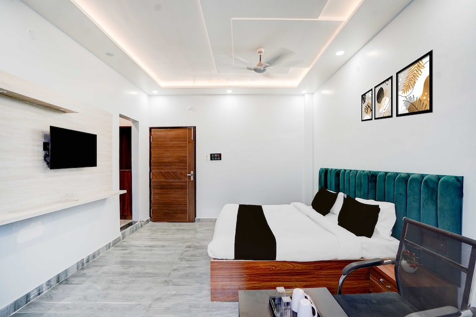 Collection O Tisaura , Cantonment, Varanasi