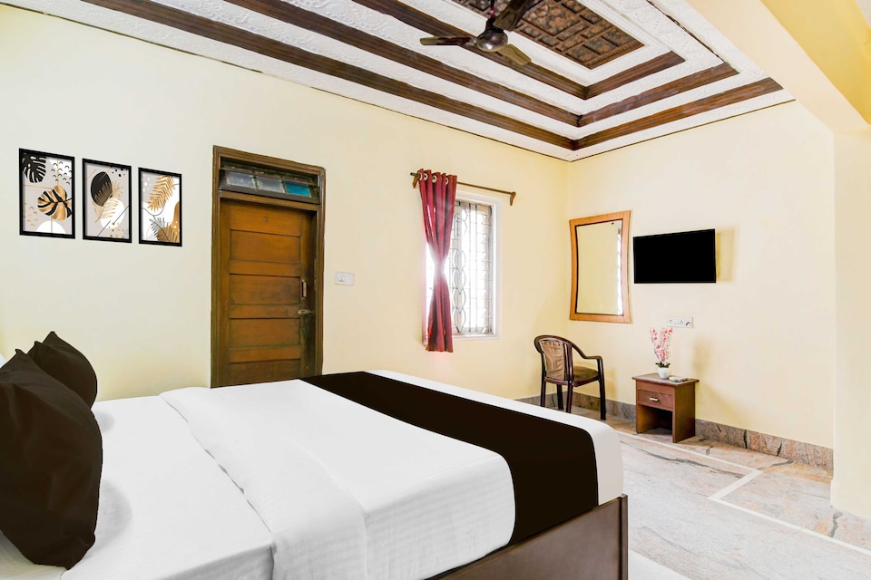 [Day Stay - 12 Hrs Slot: 8 AM to 8 PM] Collection O Lenin Sarani, Rajarhat Kolkata, Kolkata