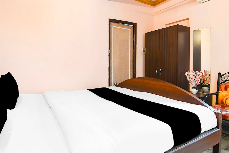 Collection O Rajarhat Near Chinar Park More, VIP Road Kolkata, Kolkata