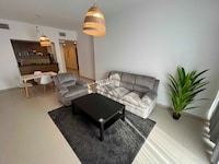 OYO HOME 1551 2 Bedroom Furnished Apartment With City View