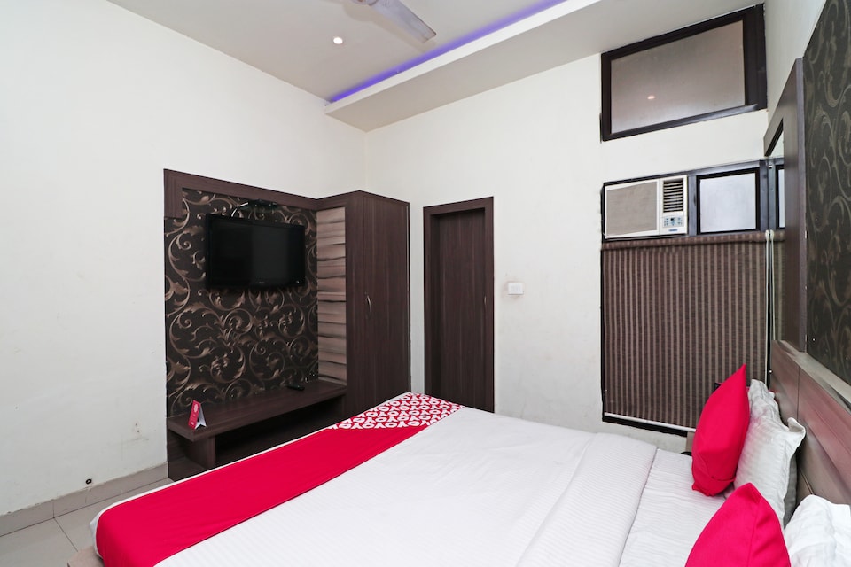 OYO Hotel Crown, Hisar, Hisar