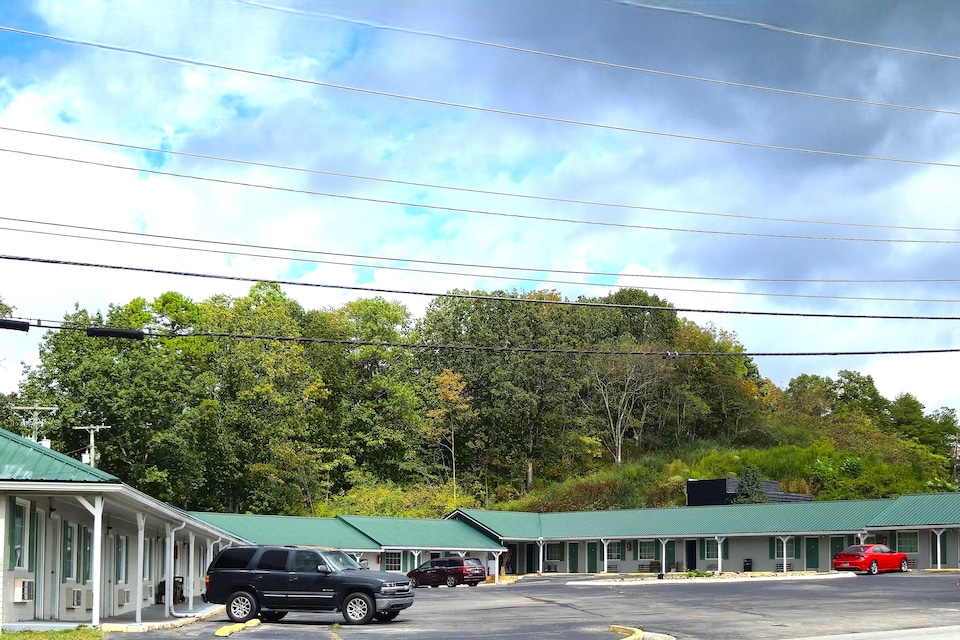 Holiday Motel by Belvilla Cleveland, TN, Cleveland TN, Cleveland TN