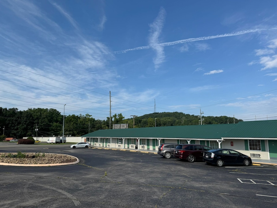 Holiday Motel by Belvilla Cleveland, TN, Cleveland TN, Cleveland TN