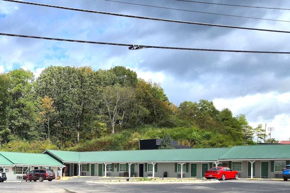 Holiday Motel by Belvilla Cleveland, TN, Cleveland TN, Cleveland TN