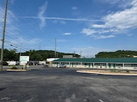 Holiday Motel by Belvilla Cleveland, TN